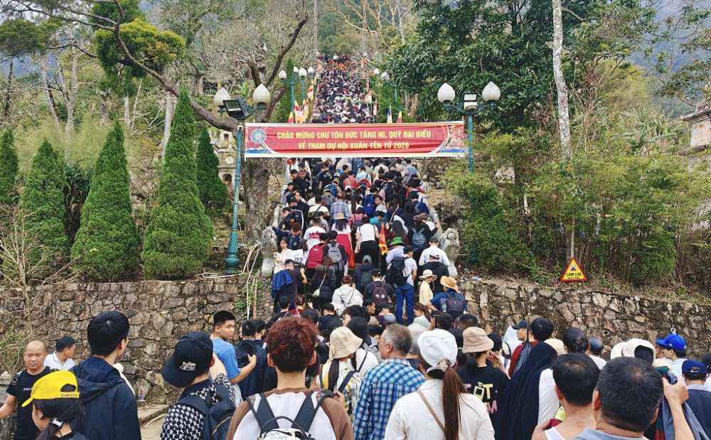 Tourists traveling in Spring on Yen Tu, Quang Ninh province. Photo: Minh Ha