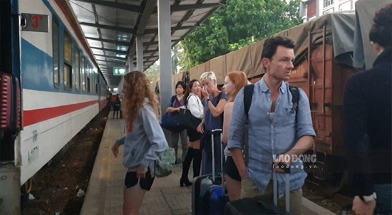 Hành khách cần lưu ý gì khi trở lại thành phố bằng tàu hỏa sau Tết. Ảnh: An Trịnh 