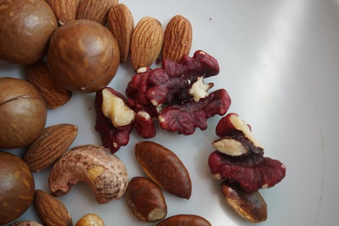 Grains rich in omega-3 and unsaturated fats can help reduce bad cholesterol and protect the cardiovascular system. Photo: Thanh Chan