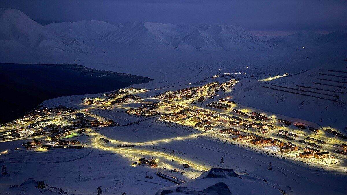 Buildings in Longyearbyen on the Svalbard Islands of Norway on February 8, 2026. Photo: AFP
