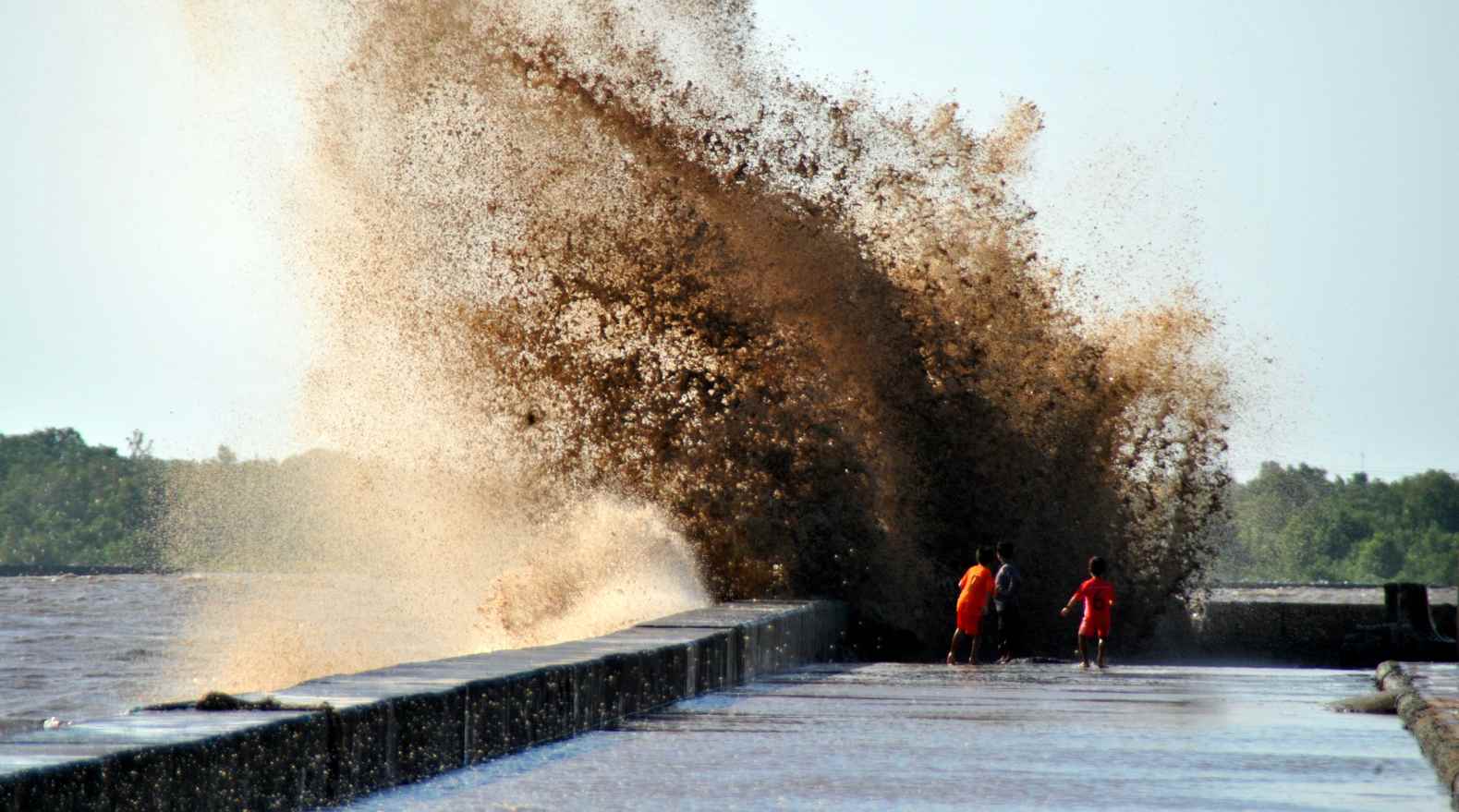 Sạt lở nghiêm trọng tại của biển Gành Hào (ảnh chụp năm 2021). Ảnh: Nhật Hồ.