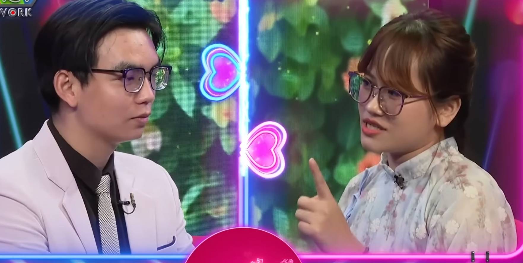 Male engineer and female manager at the dating show. Photo: MCV Unit.