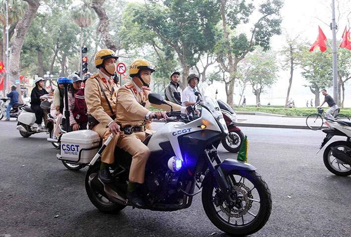 Traffic police patrol and control vehicles in the days leading up to Tet. Photo: V.Nhat