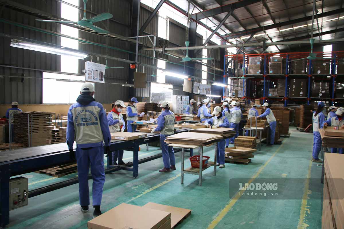 Solving jobs and creating stable income for rural workers thanks to clusters and industrial parks. Photo: Nguyen Tung.