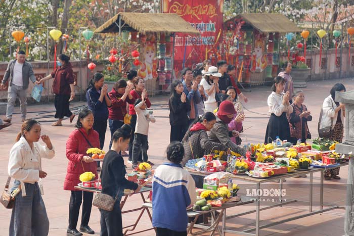 Nghìn người dự lễ cầu an ở ngôi chùa biên giới Điện Biên