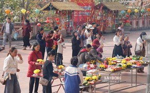 Nghìn người dự lễ cầu an ở ngôi chùa biên giới Điện Biên