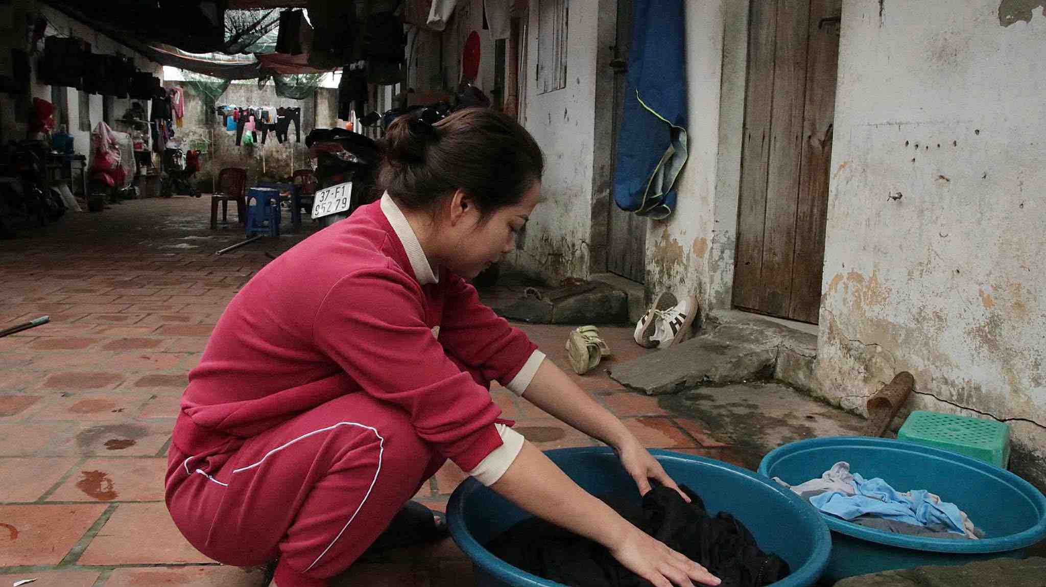 Chị Thúy bày tỏ mong mỏi năm mới có nhiều việc làm, gia tăng thu nhập. Ảnh: Hoàng Linh