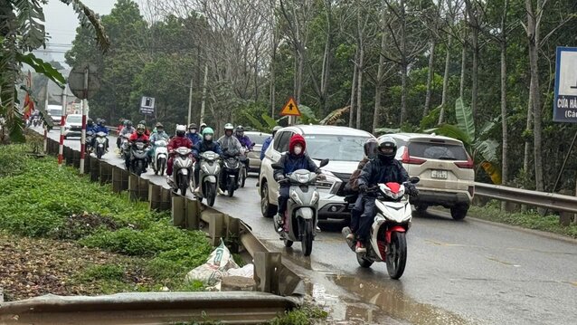 The number of vehicles increased sharply on the Ho Chi Minh road after the Tet holiday. Photo: Minh Nguyen