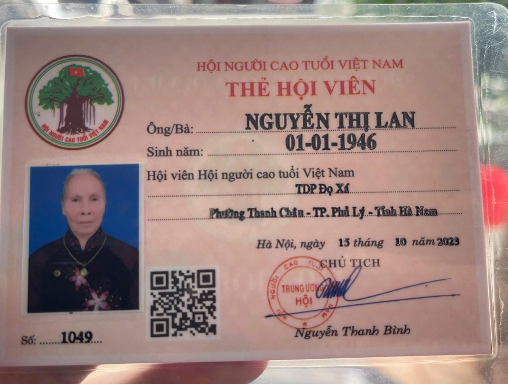 Thẻ Hội viên Hội người cao tuổi của cụ bà Nguyễn Thị Lan. Ảnh Trang Quỳnh