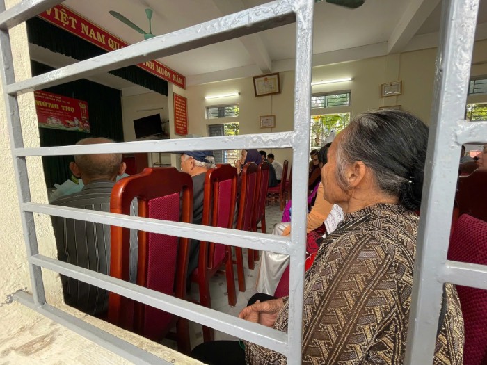 Hình ảnh cụ bà Nguyễn Thị Lan buồn rầu tại Lễ mừng thọ đầu năm. Ảnh Trang Quỳnh