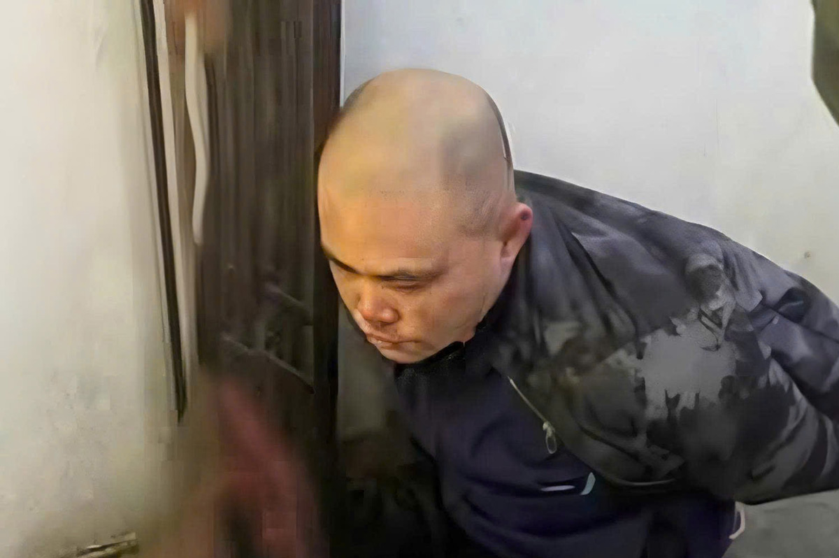 Đối tượng Hồ Thiên Mạnh (SN 1996, trú tại xã Ba Chẽ, tỉnh Quảng Ninh) khi bị nhân dân bắt giữ. Ảnh: Người dân cung cấp