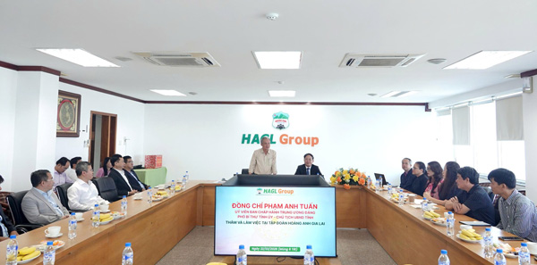 Gia Lai mong muốn HAGL sẽ tiếp tục quảng bá tiềm năng du lịch của tỉnh qua hình ảnh bóng đá. Ảnh: Thanh Tuấn