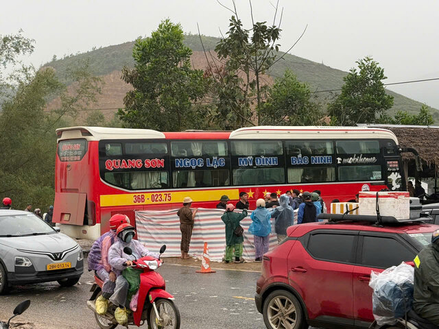 Scene of the accident on Ho Chi Minh road. Photo: Minh Nguyen