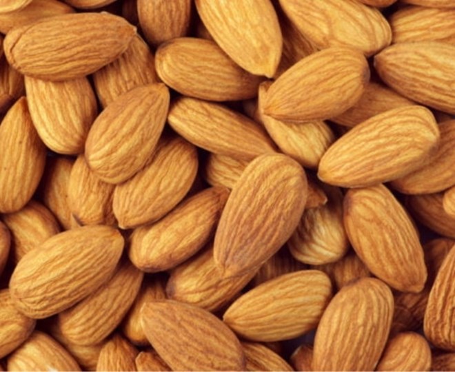 Almonds support the body in eliminating uric acid. Photo: Kieu Vu.