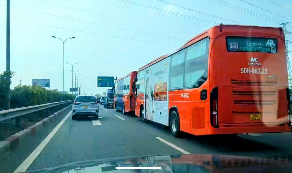 Traffic jam on Long Thanh expressway to Ho Chi Minh City on the 6th day of Tet