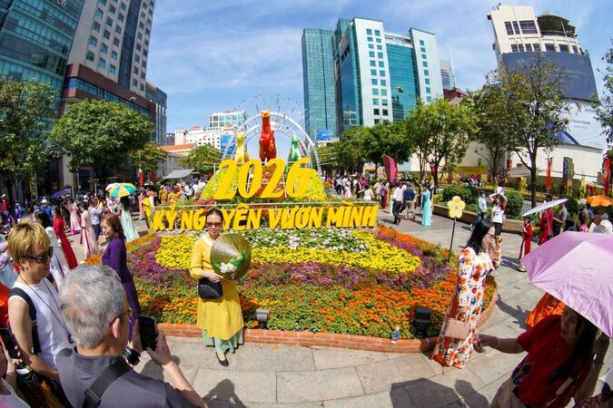 Đường hoa Nguyễn Huệ 2026 đón hơn 1,8 triệu lượt khách tham quan