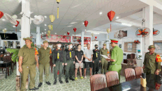 삽으로 관광객을 쫓아간 사건의 용의자 2명에 대한 구속 결정 발표. 사진: 탄 안