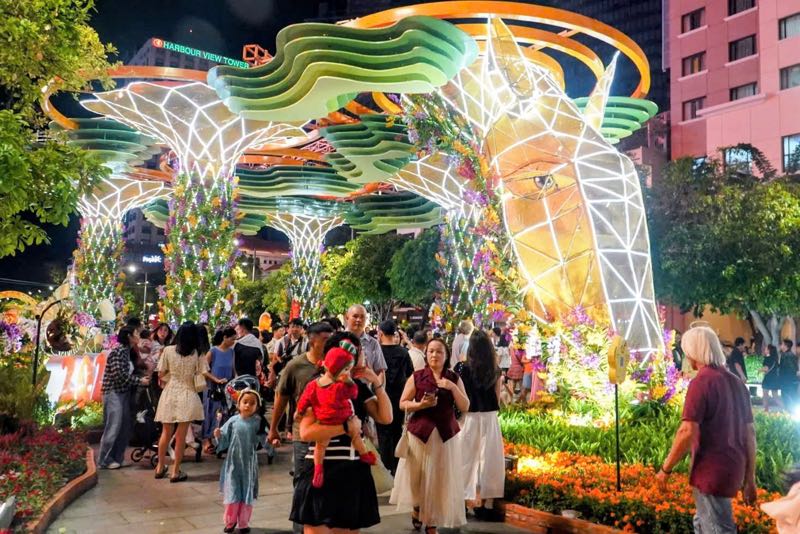 Đường hoa Tết Bính Ngọ 2026 đánh dấu 23 năm tổ chức thành công, phục vụ tổng cộng hơn 26 triệu lượt khách. Ảnh: Anh Tú