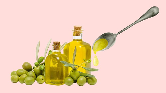 Using a small amount of pure olive oil when grilling or frying in an oil-free fryer can increase the content of beneficial unsaturated fats. Photo: Hoang Loc