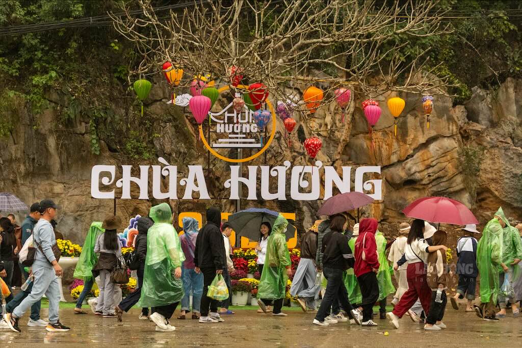 Los residentes y turistas pueden combinar los viajes de principios de año con viajes de primavera, peregrinaciones a templos y pagodas, festivales... Foto: Hai Nguyen