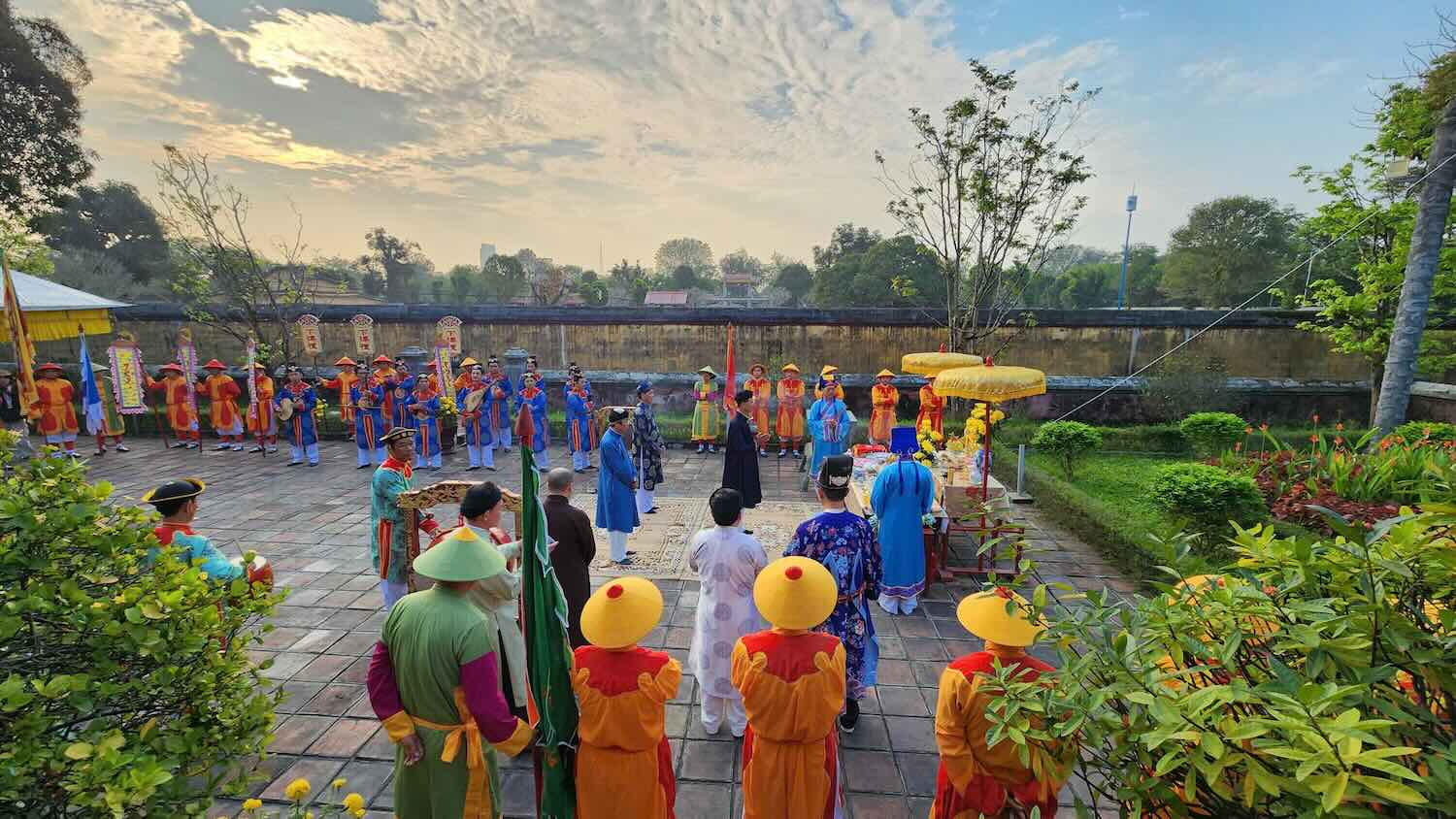 Recreating the pepper lowering ceremony in Hue heritage. Photo: Le Chung.