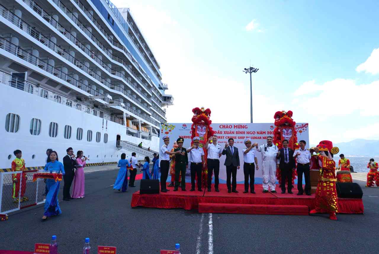 Khánh Hòa đón tàu biển quốc tế xông đất đầu 
