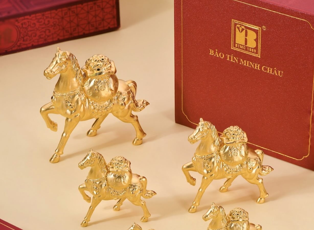 Các doanh nghiệp vàng bạc đang đẩy mạnh chuẩn bị nguồn cung và tung ra nhiều sản phẩm đa dạng nhằm phục vụ nhu cầu mua sắm tăng cao trước ngày vía Thần Tài. Ảnh: Khương Duy