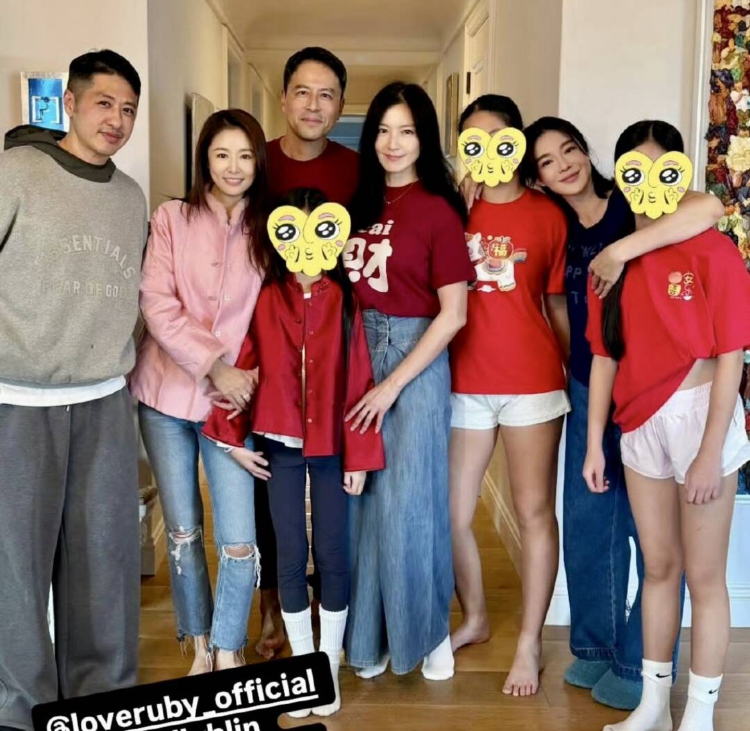 Con gái 9 tuổi Cá Heo Nhỏ của Lâm Tâm Như 