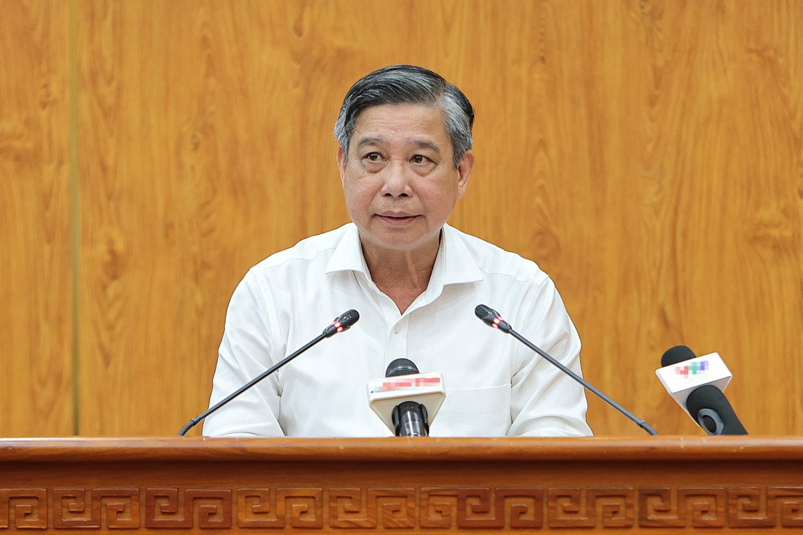 Ông Đồng Văn Thanh - Phó Bí thư Thường trực Thành ủy phát biểu tại buổi họp giao ban. Ảnh: Tạ Quang