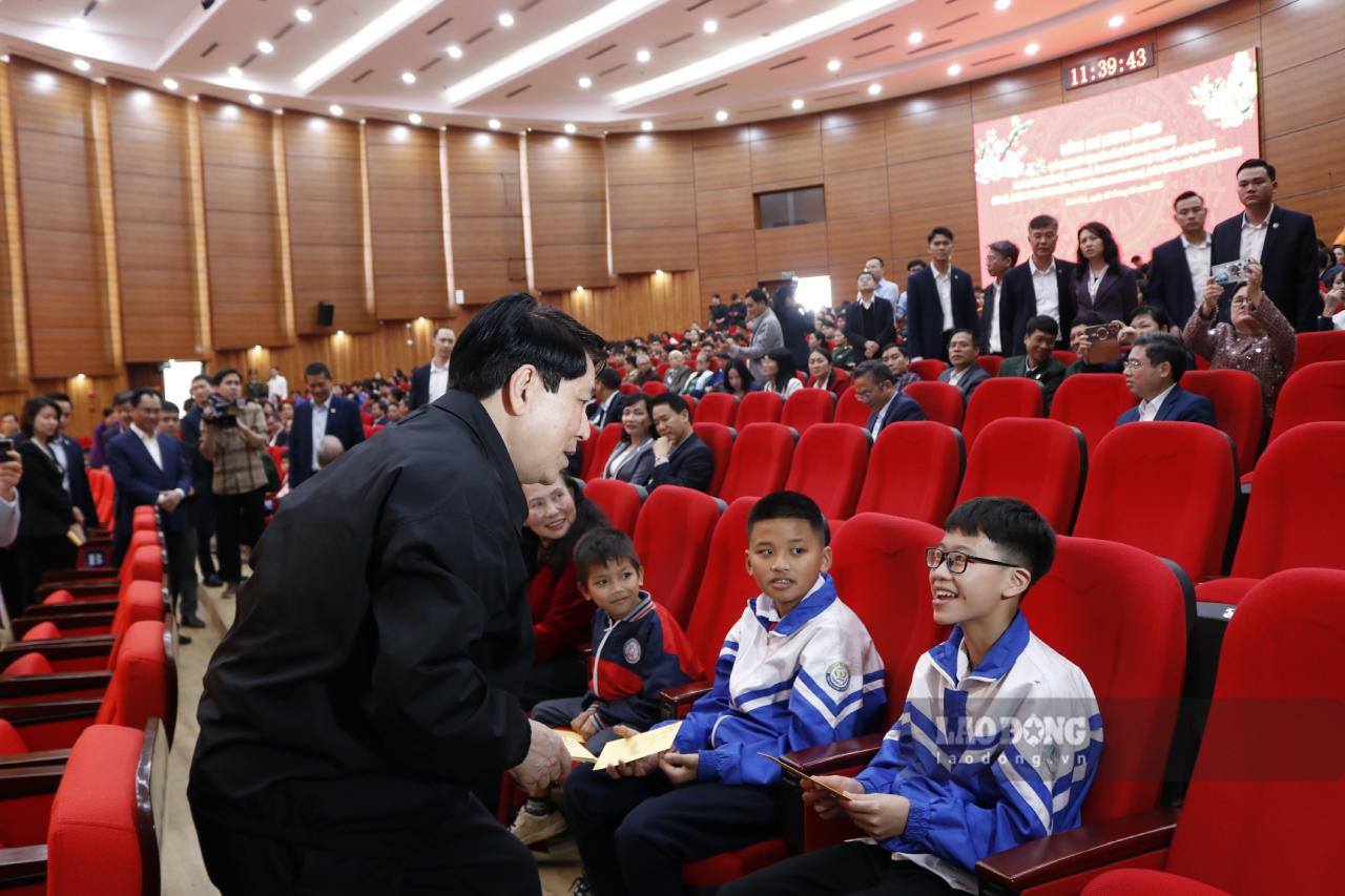 Chủ tịch nước Lương Cường thăm, chúc tết 