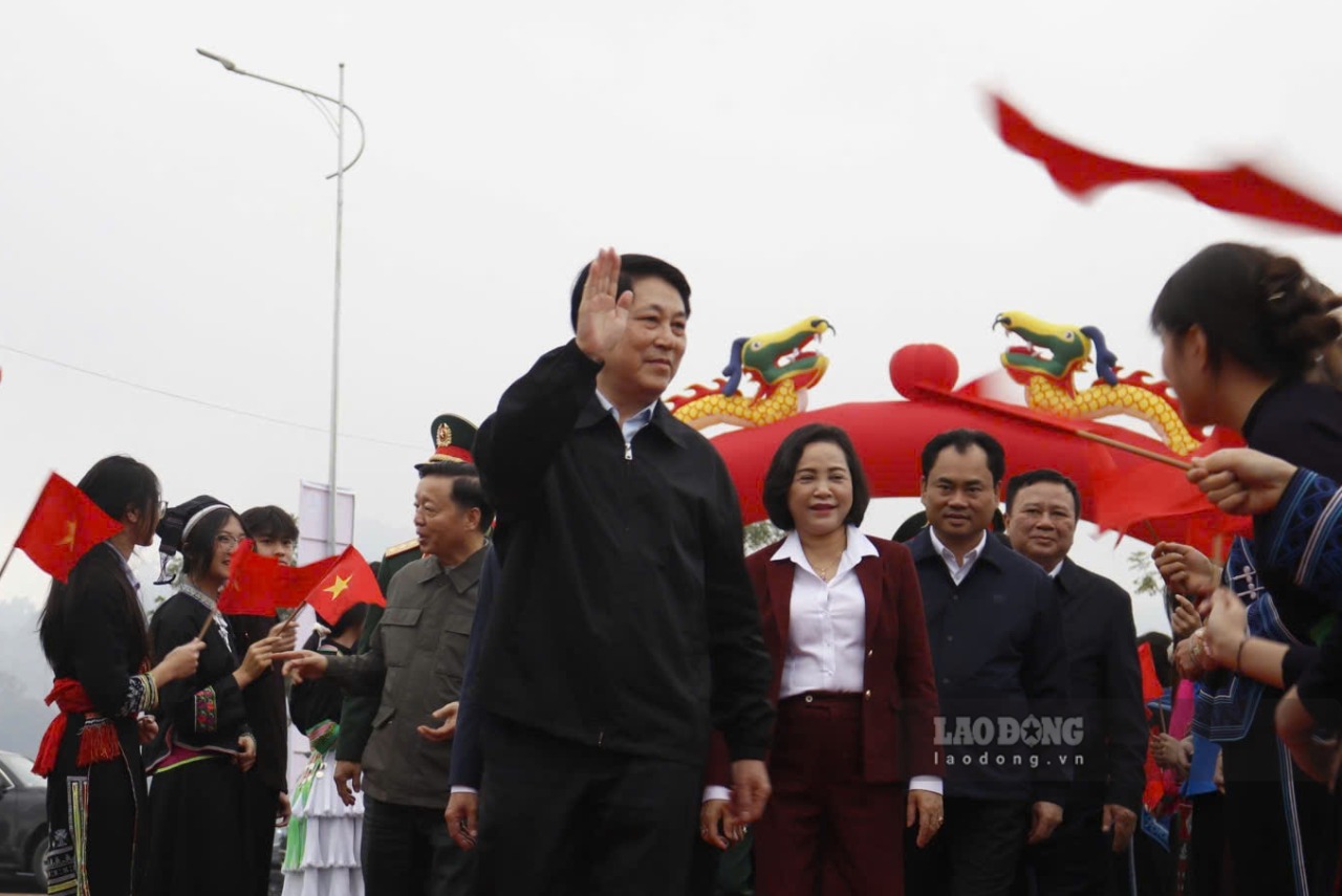 President Luong Cuong attends the launching ceremony of "Tet tree planting, forever remembering Uncle Ho" Spring Binh Ngo 2026 in Lao Cai. Photo: Van Duc.