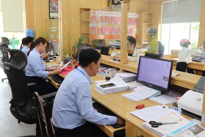 Bộ phận một cửa tại Đà Nẵng hoạt động hết công suất ngày đầu năm. Ảnh: Nguyễn Linh