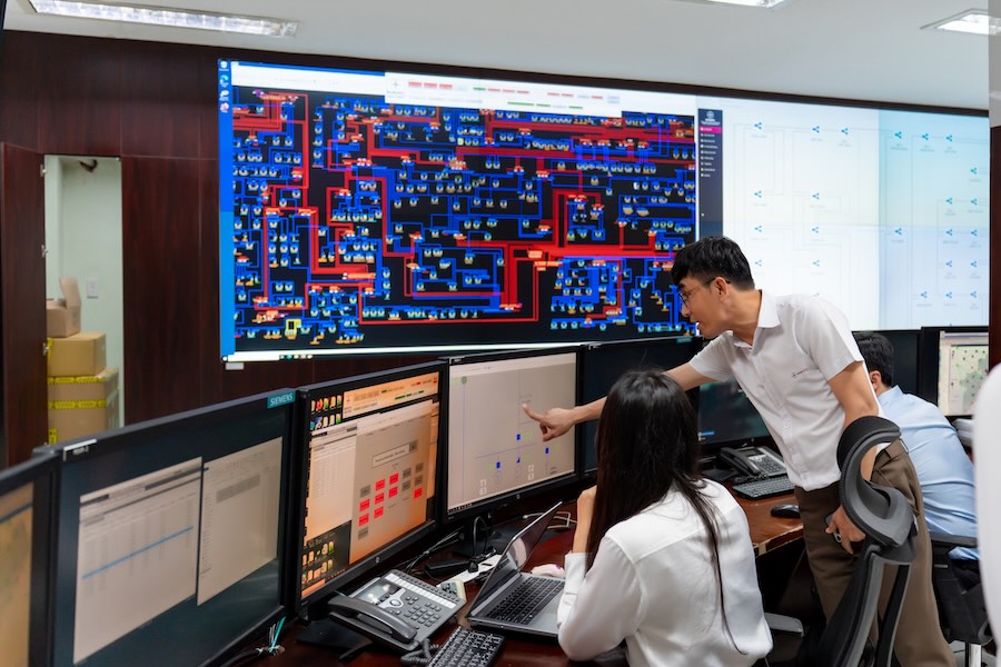 Ca trực đêm Giao thừa Tết Bính Ngọ 2026 tại Trung tâm điều hành SCADA. Ảnh: EVNSPC