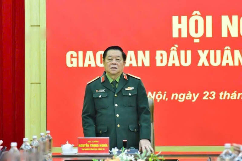General Nguyen Trong Nghia - Member of the Politburo, Secretary of the Party Central Committee, Member of the Standing Committee of the Central Military Commission, Head of the General Department of Politics of the Vietnam People's Army chaired the first handover conference of Binh Ngo Spring 2026. Photo: Ministry of National Defense