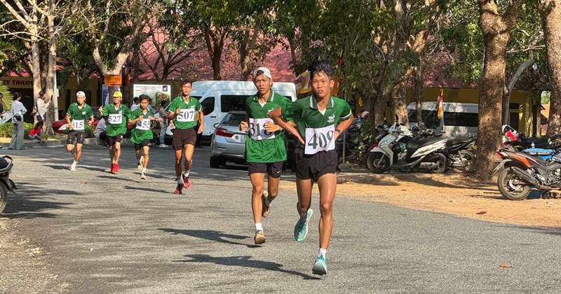 Forrest Rase Exciting forest race, conquering nearly 700m of Ta Cu mountain peak