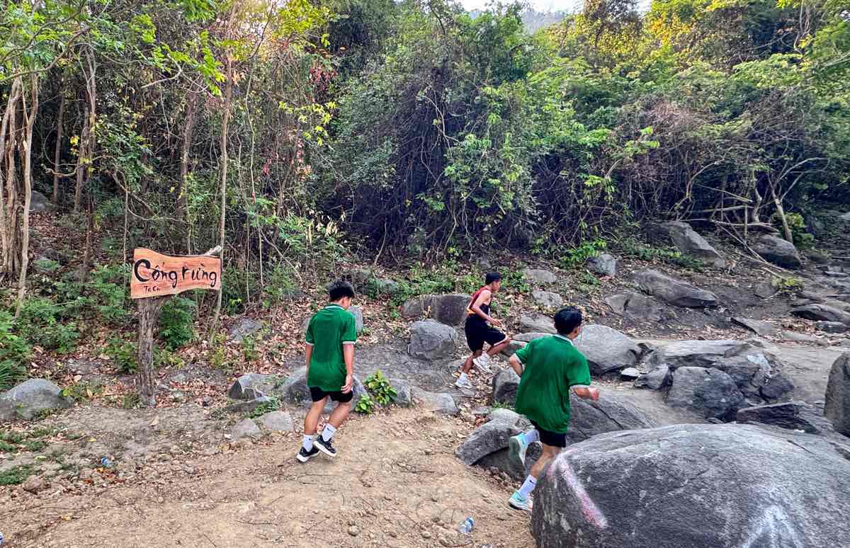 Các vận động viên leo núi. Ảnh: Duy Tuấn