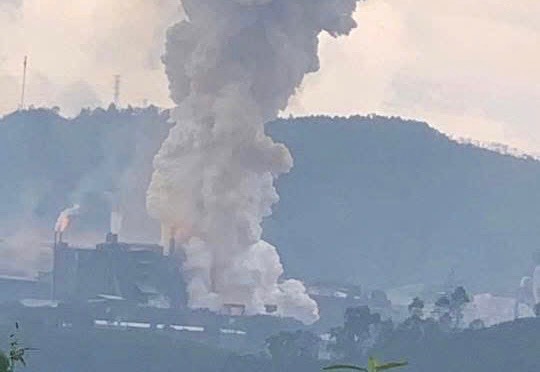 A giant column of smoke rises after an explosion at a phosphorus plant in Lao Cai. Photo: NDCC