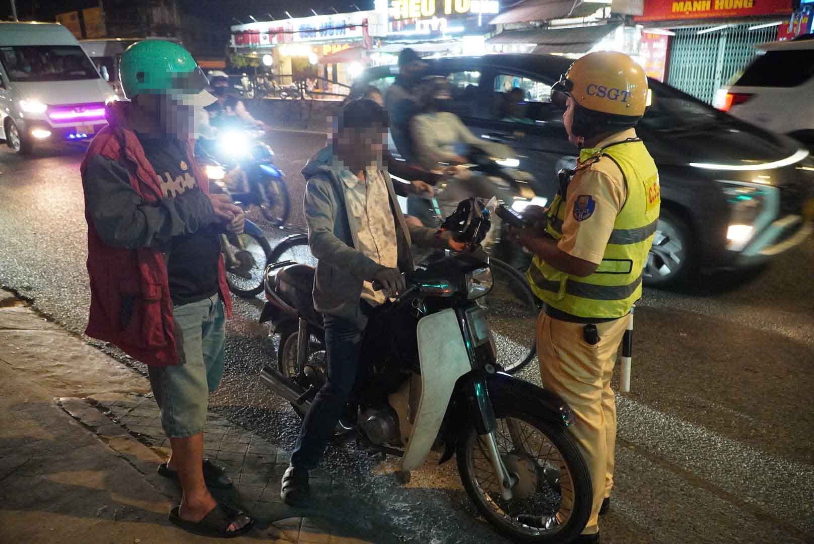 Ho Chi Minh City traffic police inspect and handle alcohol concentration violations during the Binh Ngo Lunar New Year 2026. Photo: Nguyen Chan.