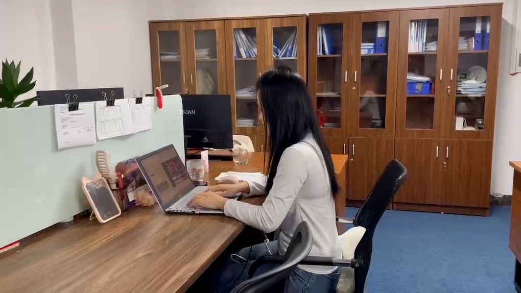 After Tet, office workers are busy rearranging goals and rhythms of life. Photo: Huyen Anh