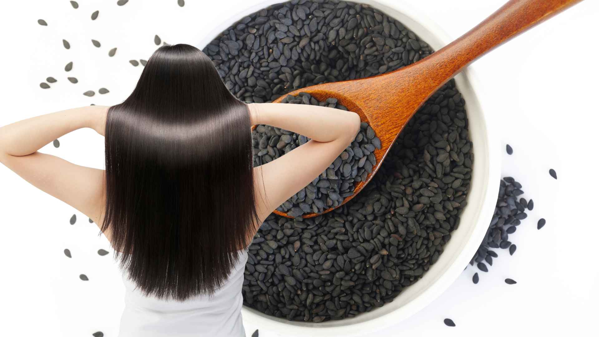 Black sesame seeds when combined with kudzu root powder help nourish blood, beautify skin and blacken hair. Graphic photo: Huong Son