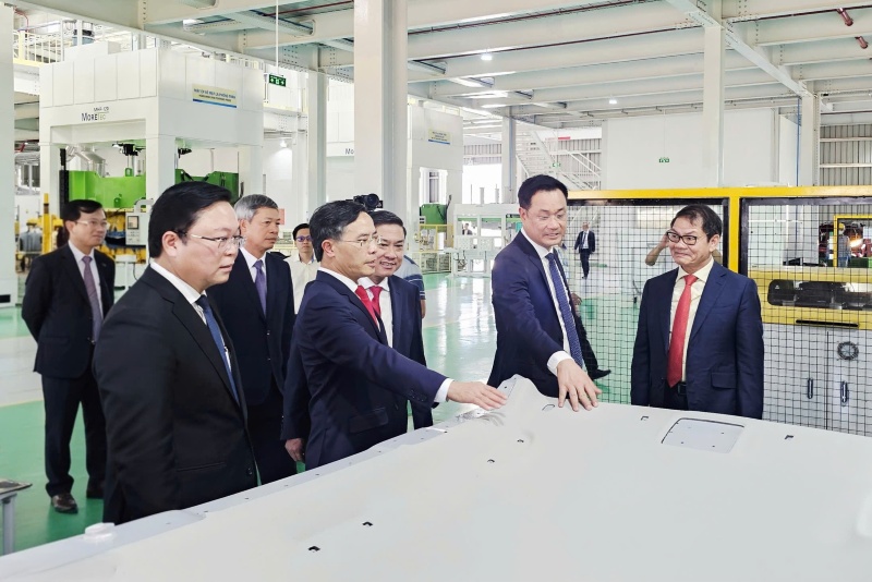 Động viên doanh nghiệp đầu năm, lãnh đạo Đà Nẵng kỳ vọng tăng trưởng 11% năm 2026. Ảnh: Hoàng Bin