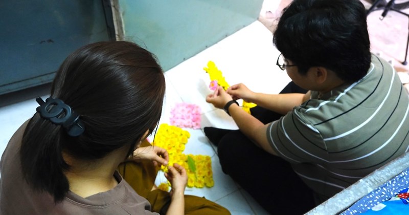 Nữ công nhân vượt khó, hăng say làm việc đầu năm