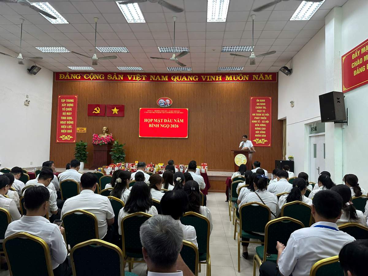 Sau kì nghỉ Tết, phường Tân Sơn Nhất, TPHCM tổ chức họp mặt đầu năm. Ảnh: Minh Tâm 