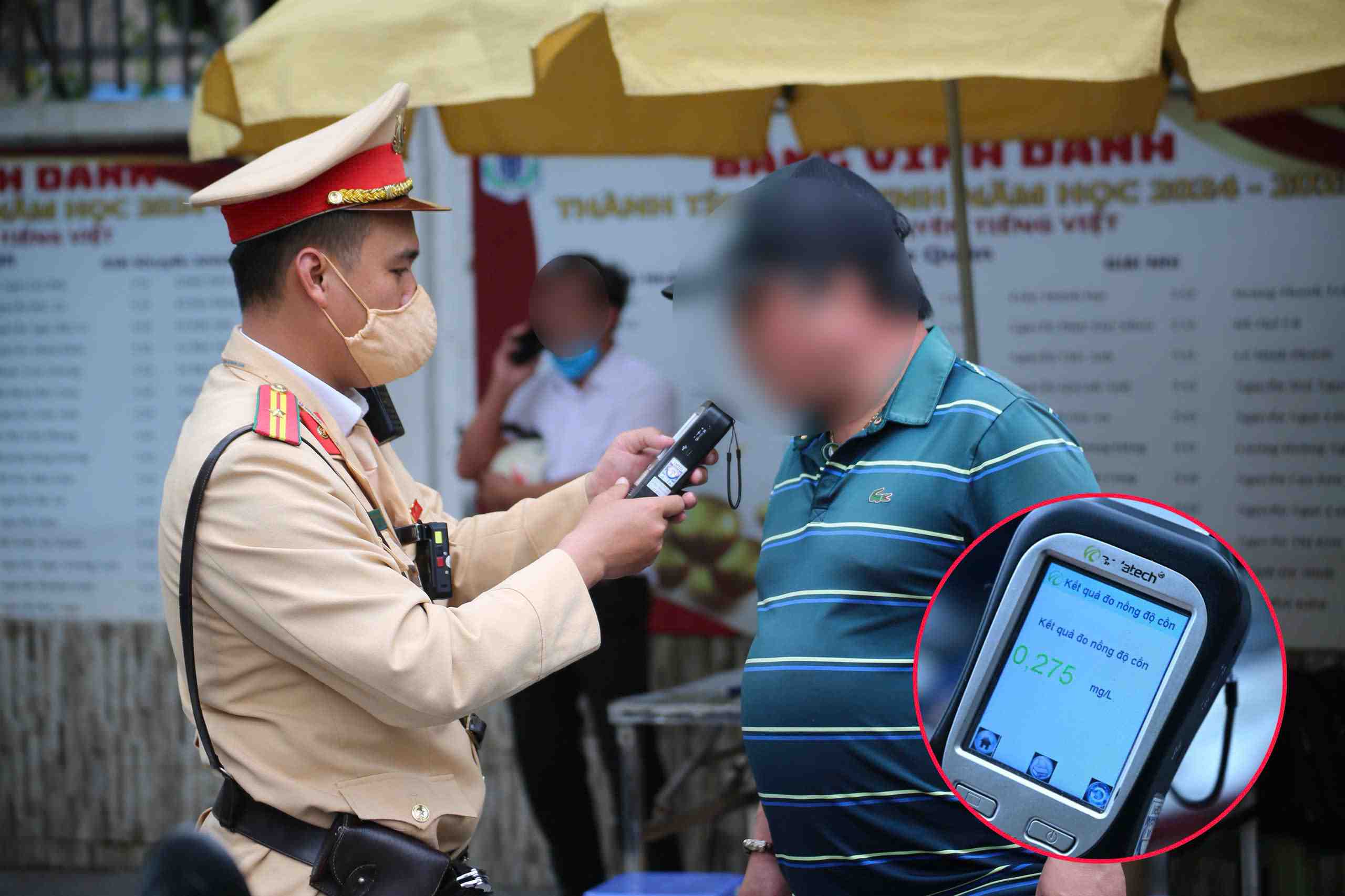 In the lunchtime of February 23, Hanoi traffic police controlled 3,879 vehicles, detected and handled 90 cases of alcohol concentration violations, and fined an estimated 448.15 million VND. Photo: Thai Hung