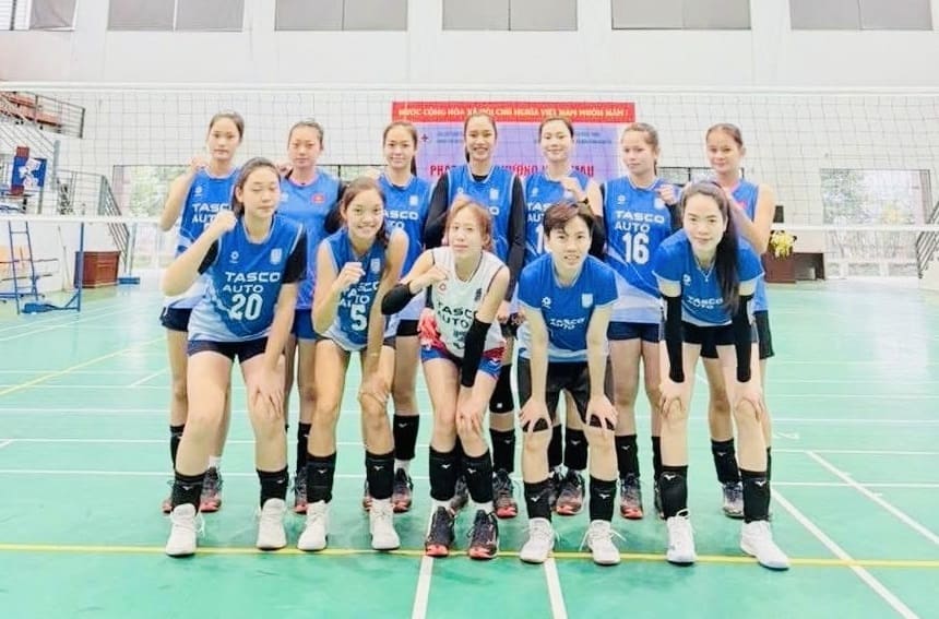 Nguyen Khanh Dang and Le Thanh Thuy have trained in Dong Anh (Hanoi) with the Hanoi women's team at the beginning of the new year. Photo: Hanoi Volleyball