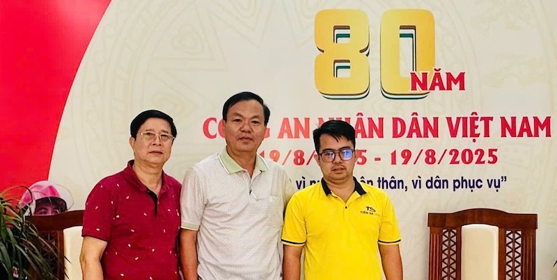 Taxi driver returns ten million VND to mistakenly transferred customer. Photo: Da Nang Police