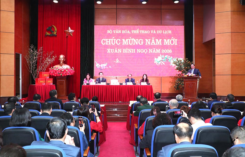 Prime Minister Pham Minh Chinh visits, wishes Tet and works with the Ministry of Culture, Sports and Tourism. Photo: Tran Huan