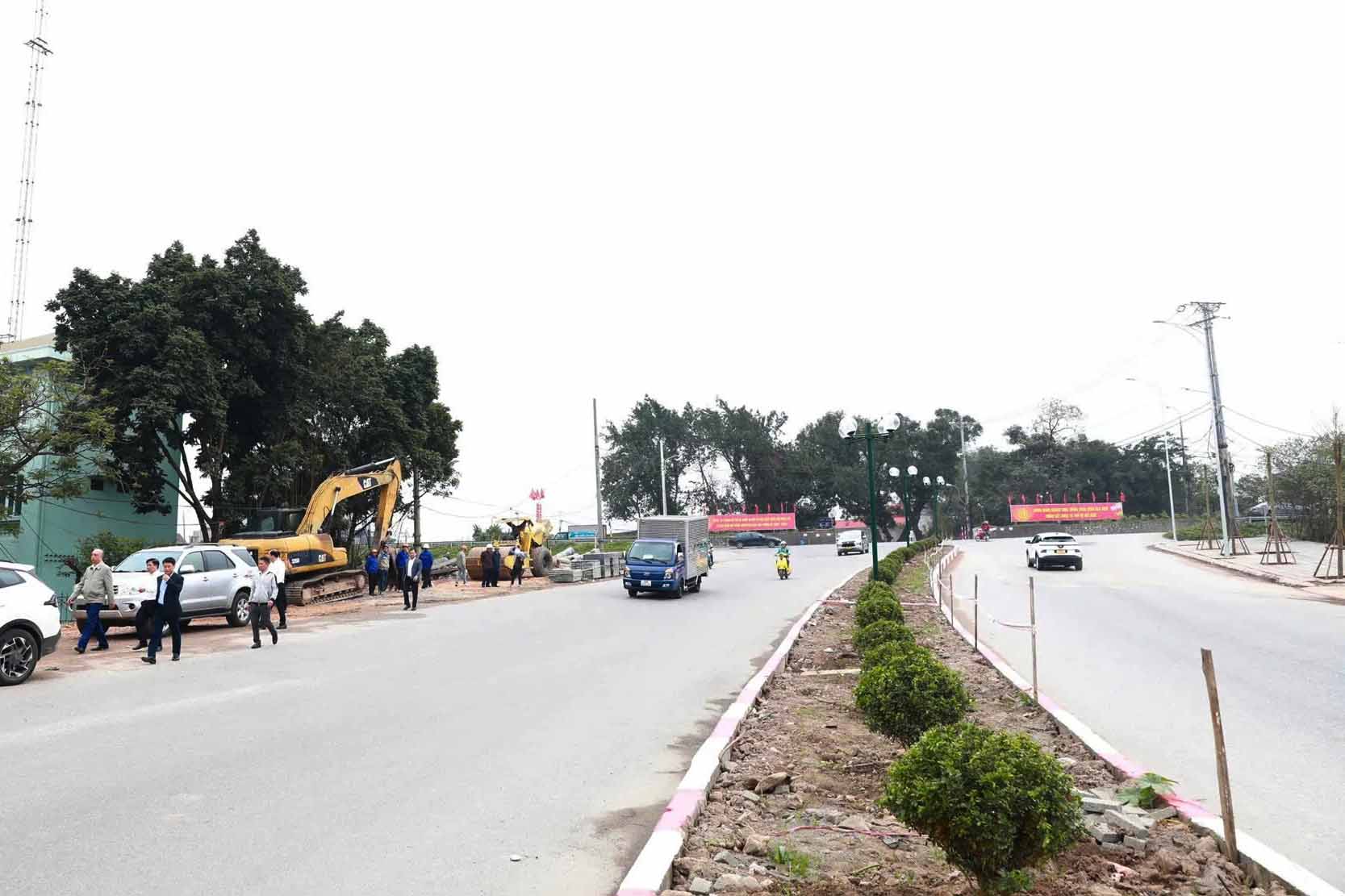 Linh Nam road is 3.4km long, passing through 5 wards of Hanoi. Photo: Song Huu