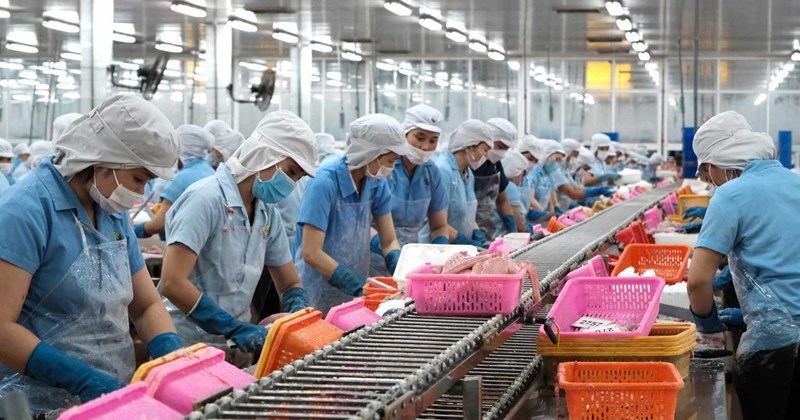 Công nhân Cần Thơ hăng hái vào ca, kỳ vọng đơn hàng đột phá