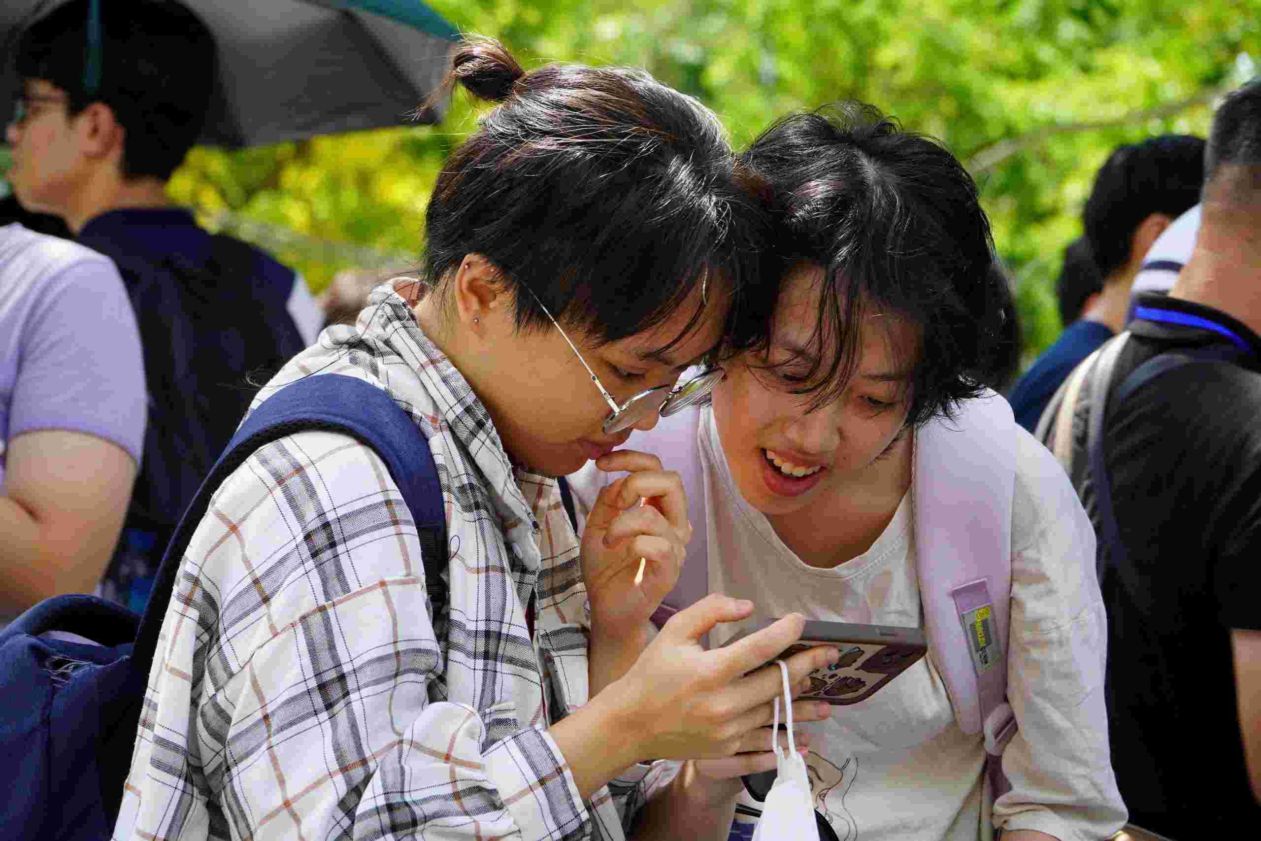 Candidates taking the 2025 high school graduation exam. Photo: Tuong Van